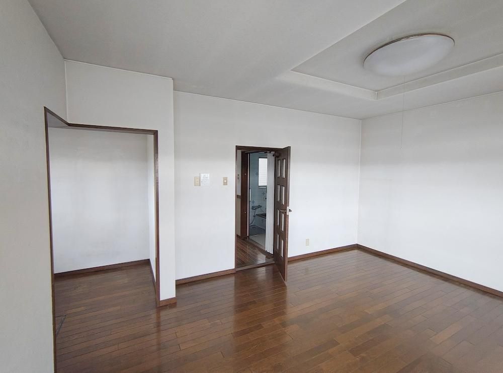 �y�����E���r���O�z�@