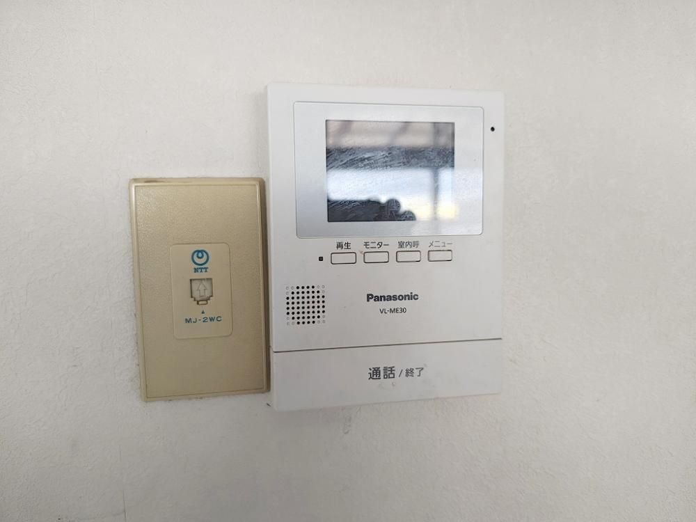 �y�Z�L�����e�B�z�@