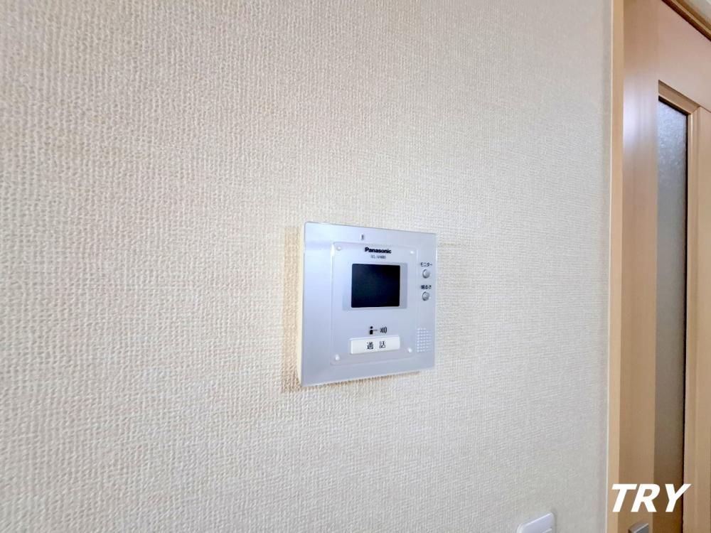 �y�Z�L�����e�B�z�@