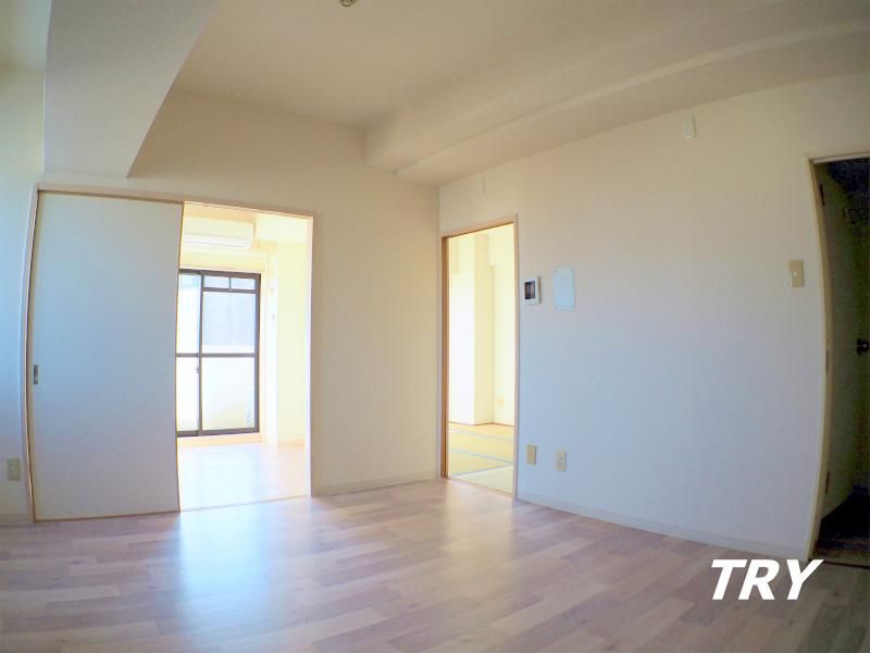 �y�����E���r���O�z�@�_�C�j���O