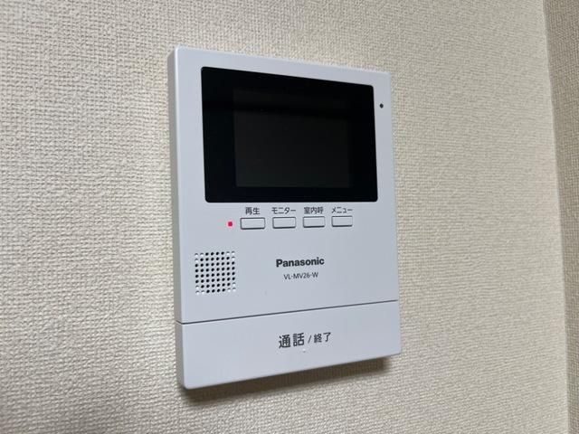 �y�Z�L�����e�B�z�@