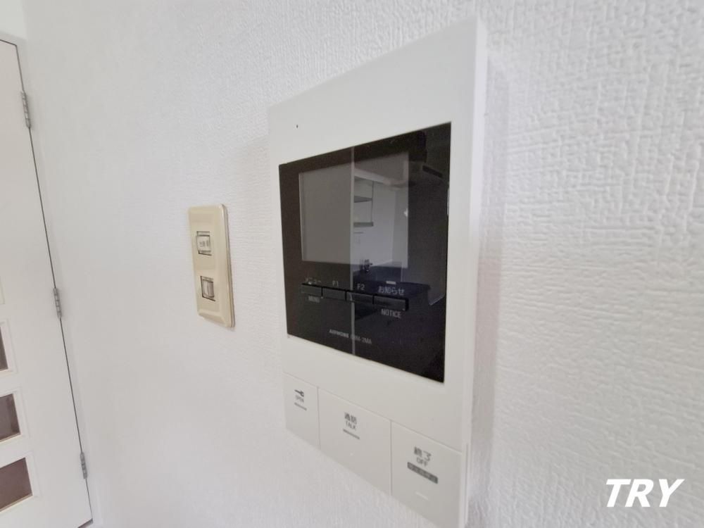 �y�Z�L�����e�B�z�@