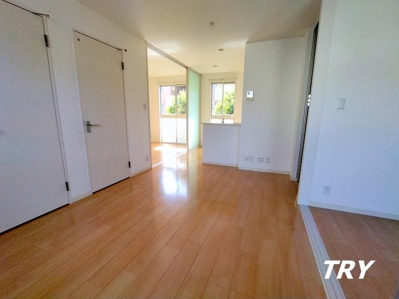 �y�����E���r���O�z�@