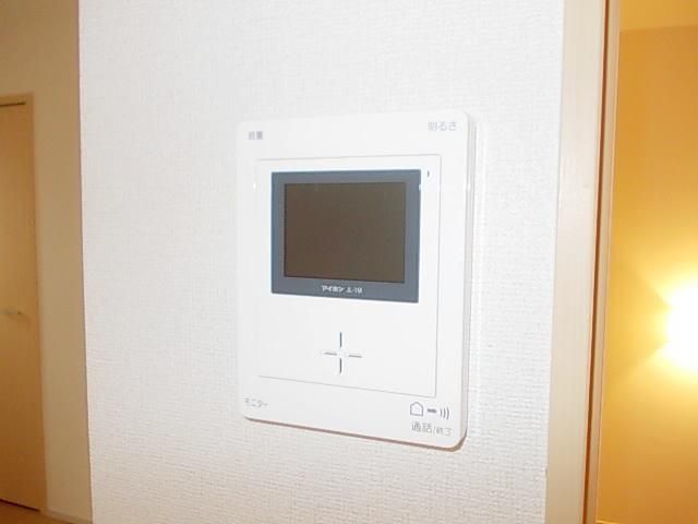 �y�Z�L�����e�B�z�@