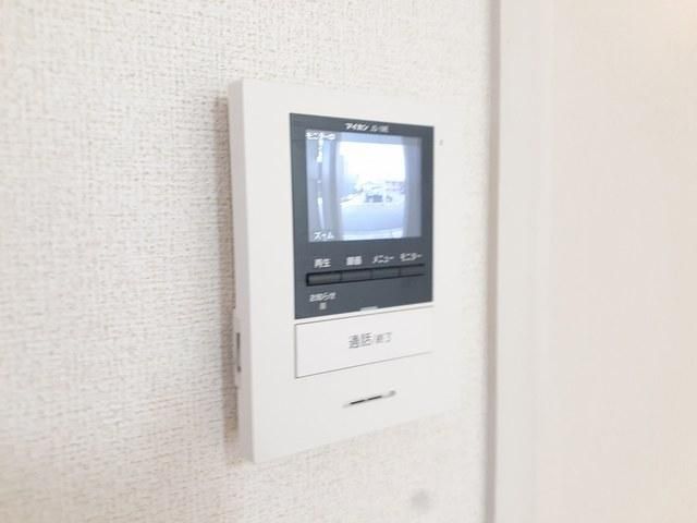 �y�Z�L�����e�B�z�@